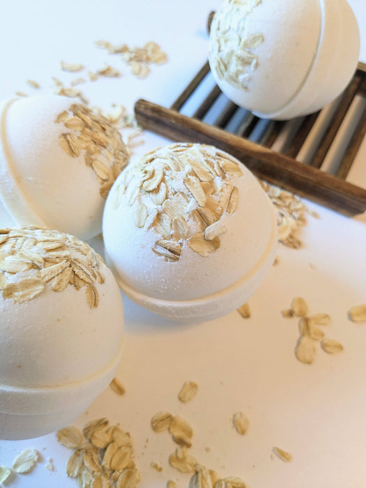 Beachy Bubbles Bath Co - Honey & Oats Bath Bomb