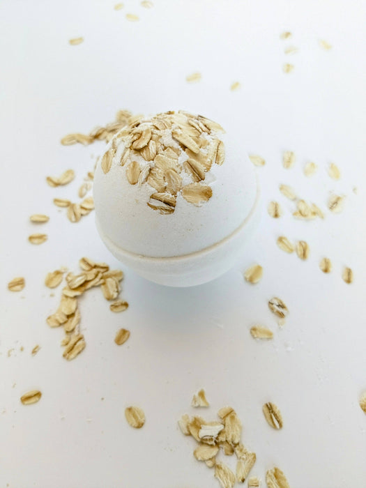 Beachy Bubbles Bath Co - Honey & Oats Bath Bomb