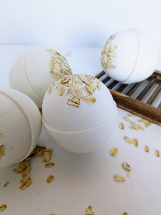 Beachy Bubbles Bath Co - Honey & Oats Bath Bomb