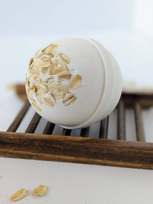 Beachy Bubbles Bath Co - Honey & Oats Bath Bomb