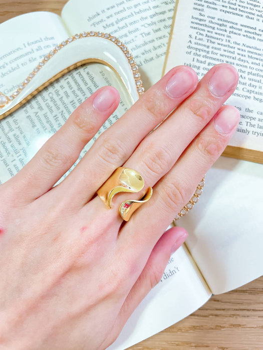Zoey Simmons - Open Scroll Ring In Gold - GP