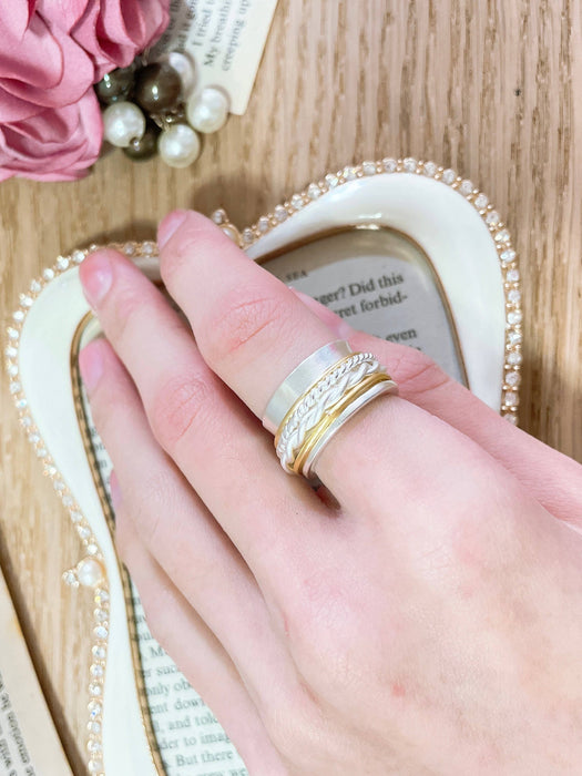 Zoey Simmons - Two Tone Woven Band Spinner Ring - SF: 9