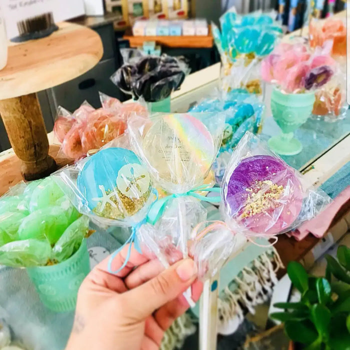 Sweet Caroline Confections - Daisy and Gold Lollipops, Mandarin Orange - VEGAN
