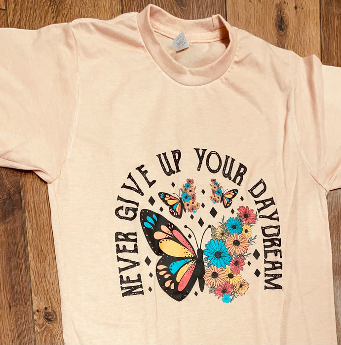 Camas Creations Tshirt Never Give Up Your Daydream