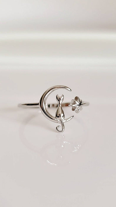 Ring Lizard Jewelry - Cat Sitting on the Moon Ring