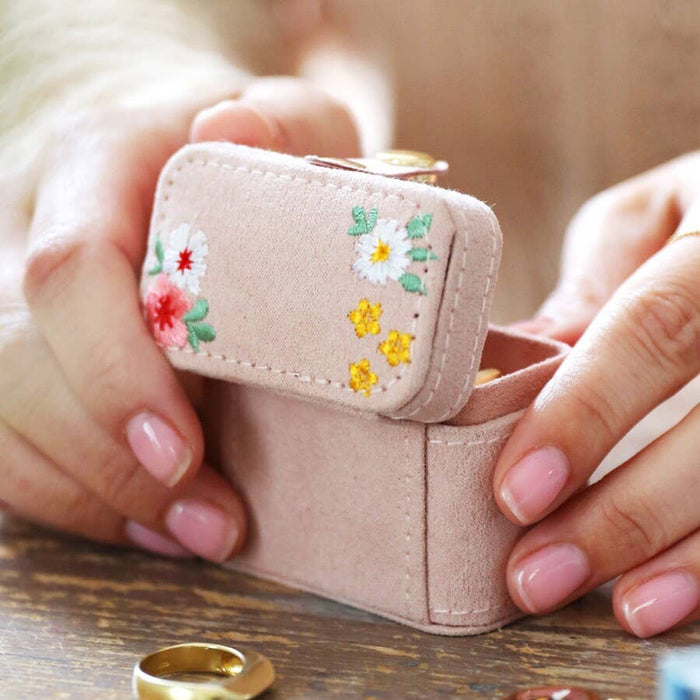 Lisa Angel - Embroidered Flowers Petite Velvet Travel Ring Box