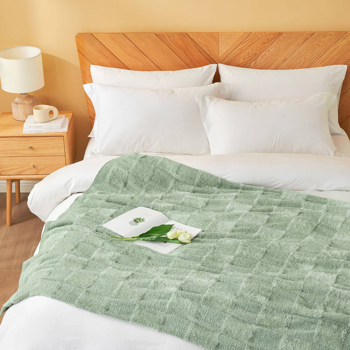 DreamValley - Snuggle Sac Checkered Faux Fur Soft Warm Microfiber Throw Blanket
